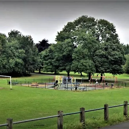 *rd7h*for Your Relaxed & Cosy Free Parking Homestay Leeds (West Yorkshire)